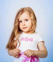 photoshoot studio portrait of child by Paul Drevnytskyi