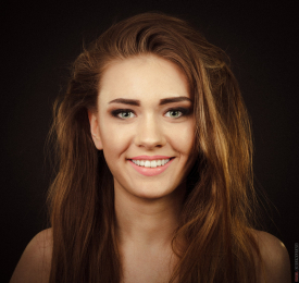 photoshoot studio portrait of woman by Paul Drevnytskyi