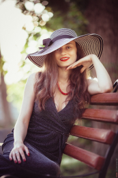 photoshoot portrait of woman by Paul Drevnytskyi